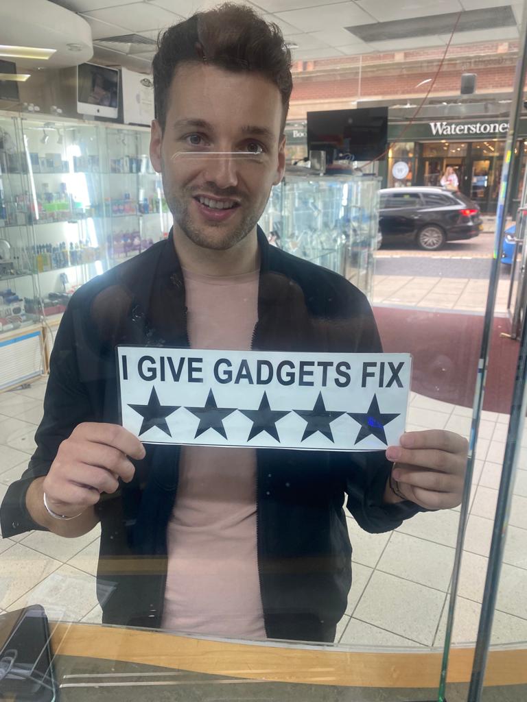 gadgets fix repaired a clients phone with a smashed screenin board issue and case leeds